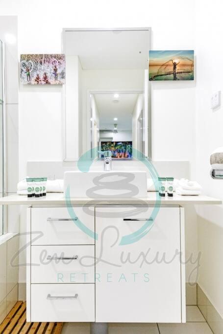 Zen Tree Blossom: 3-br Luxury Near Waterfront Apartment Darwin