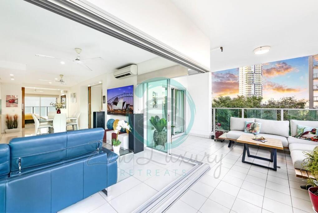 Zen Tree Blossom: 3-br Luxury Near Waterfront Apartment