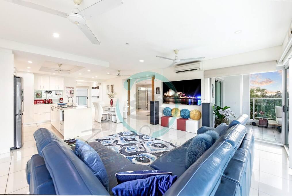 Zen Tree Blossom: 3-br Luxury Near Waterfront