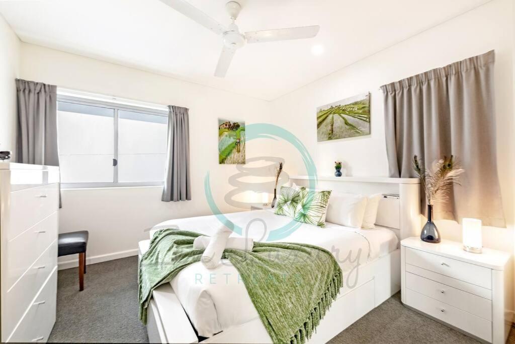 Zen Tree Blossom: 3-br Luxury Near Waterfront Apartment