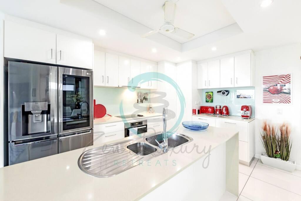 Zen Tree Blossom: 3-br Luxury Near Waterfront