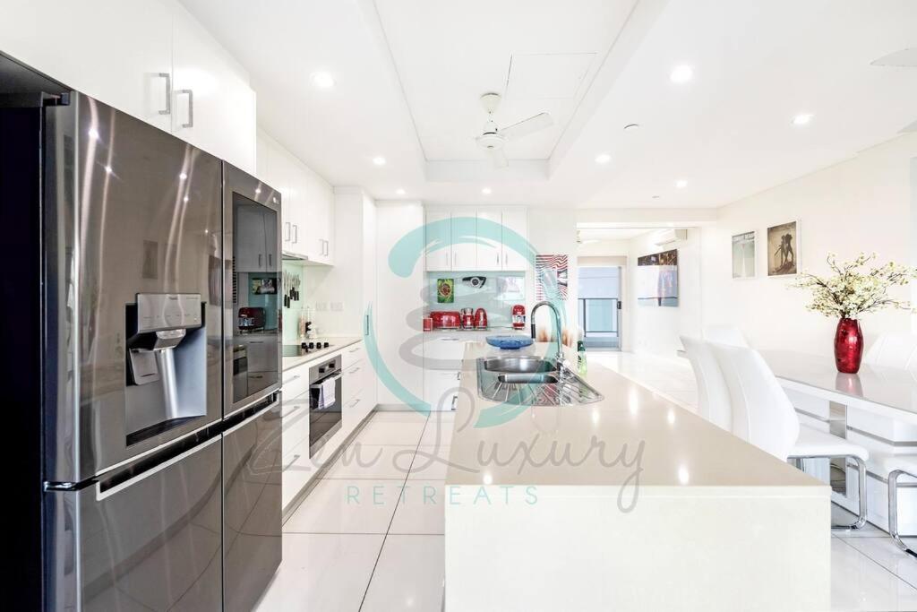 Zen Tree Blossom: 3-br Luxury Near Waterfront Apartment *