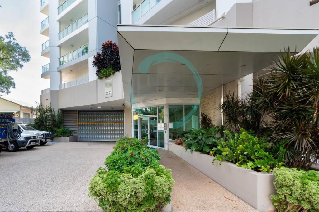 Zen Tree Blossom: 3-br Luxury Near Waterfront *